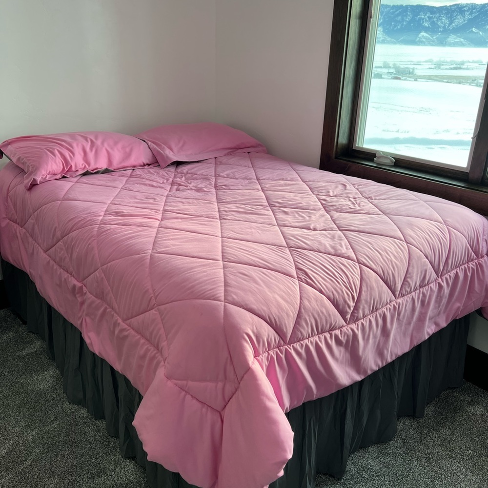 Double/Full reversible comforter set with matching shams. Washed and ready to go